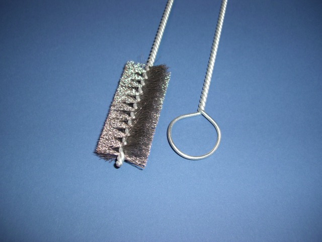 Rundbürste mit Stahldrahtbesatz, Durchmesser 31/600 mm gescheitelt mit gedrehtem Stiel aus Stahldraht Rundbürste mit Stahldrahtbesatz, Durchmesser 31/600 mm gescheitelt mit gedrehtem Stiel aus Stahldraht